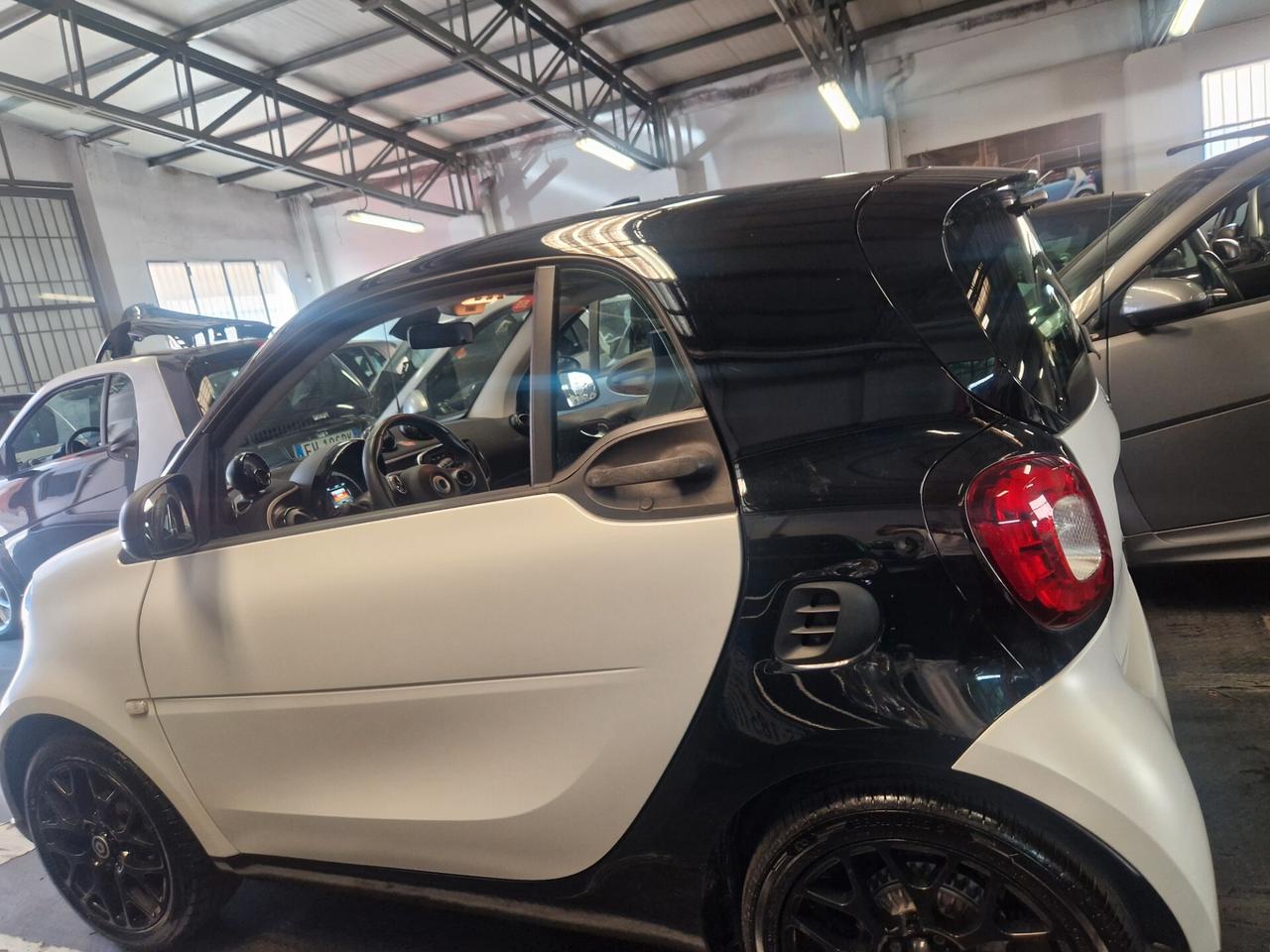 Smart 18th White matt solo 65000km full garanzia full led