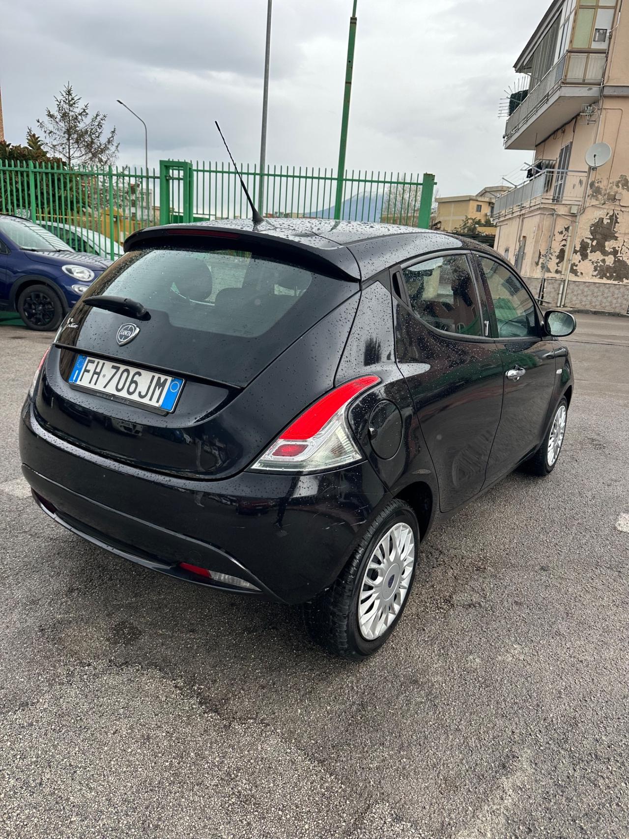 Lancia Ypsilon 1.2 69 CV 5 porte Unyca