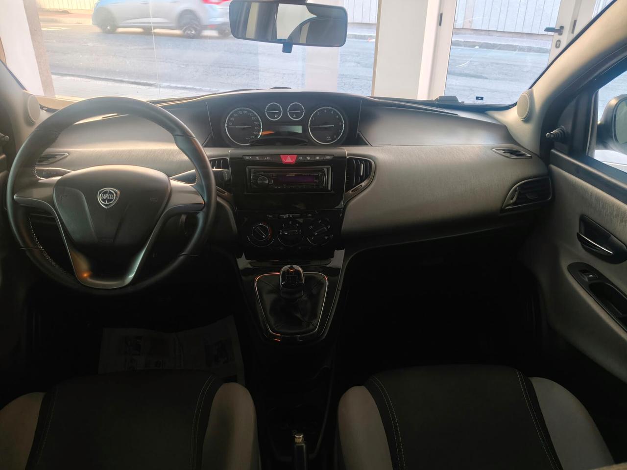 Lancia Ypsilon 1.2 69 CV 5 porte Platinum