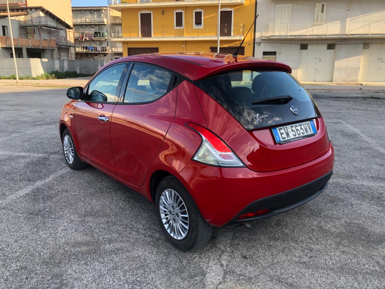 Lancia Ypsilon 1.2 69 CV 5 porte S&S Silver