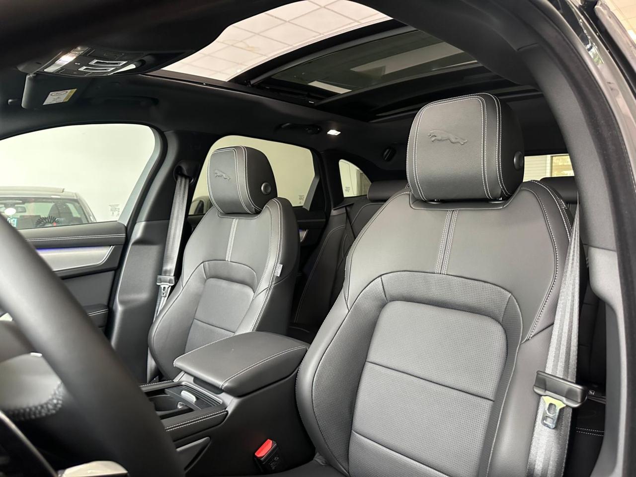 Jaguar F-Pace SE R-Dynamic AWD Navi Tetto C21 BlackPack RDynamic