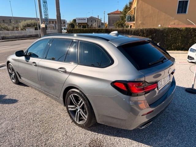 Bmw 520 d Serie 5 Touring Mhev 48V Xdrive Business auto (display digitale e pelle interna)
