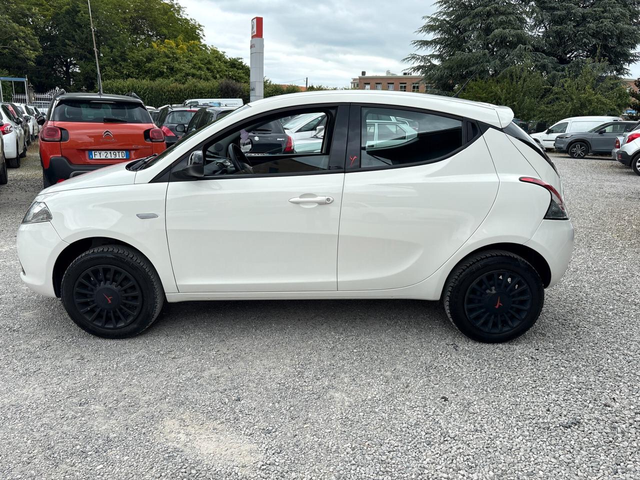 Lancia Ypsilon 0.9 TwinAir 85 CV Metano