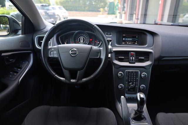 VOLVO V40 D2 2.0d UniPropietario Tagliandata per NEOPATENTAT