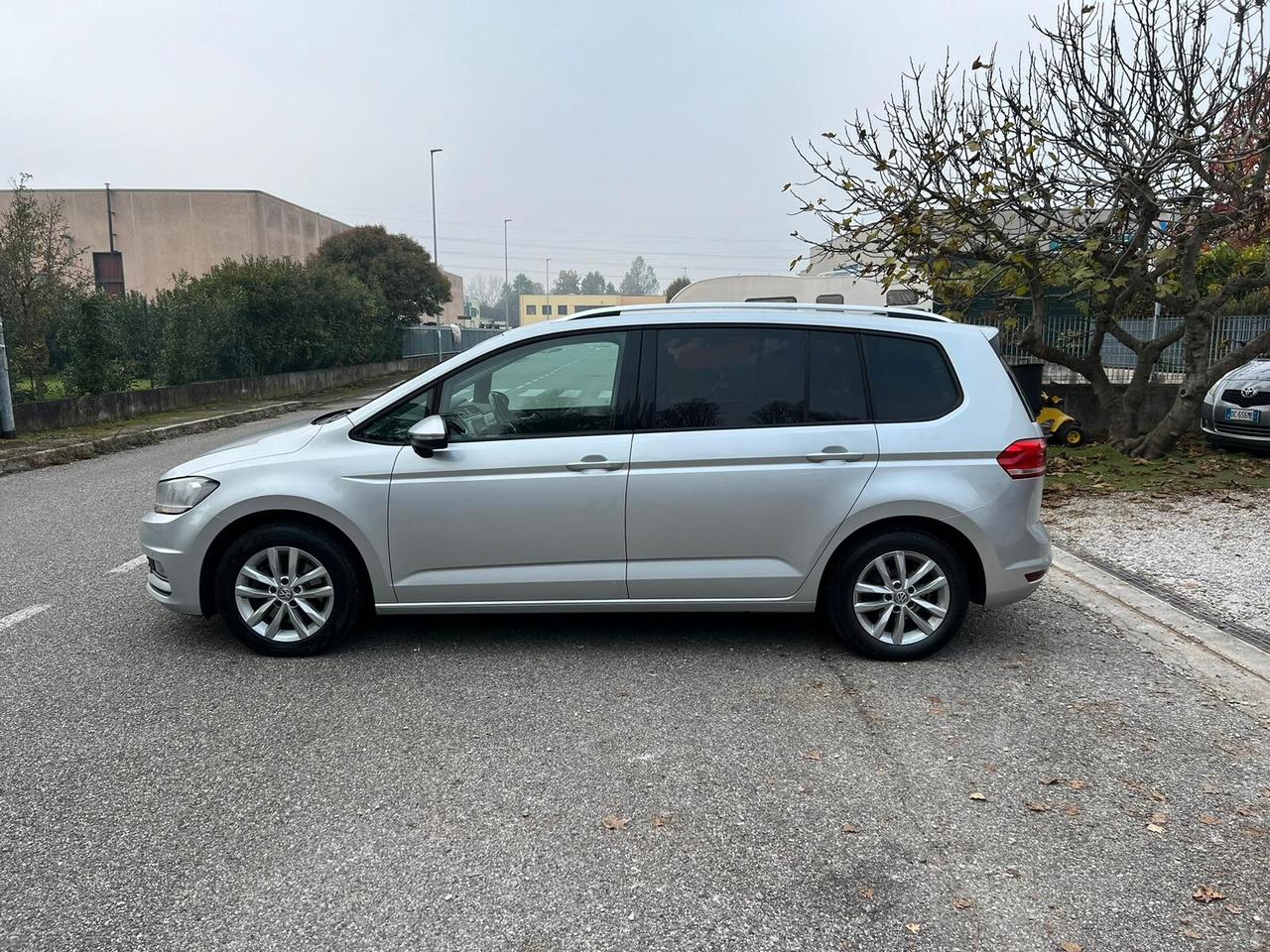 Volkswagen Touran 2.0 TDI 150 CV SCR DSG Business BlueMotion Technology