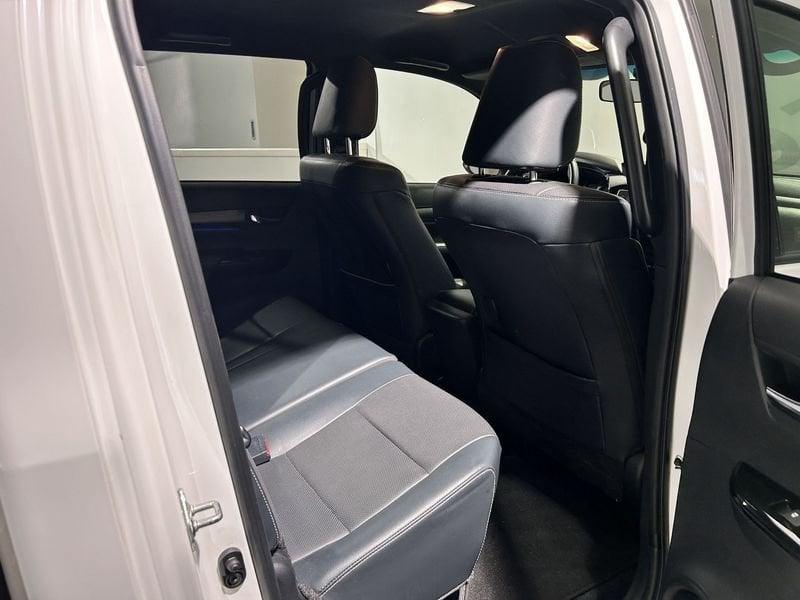 Toyota Hilux Hilux 2.8 D A/T 4WD 4 porte Double Cab Invincible + COPERTURA HARD TOP