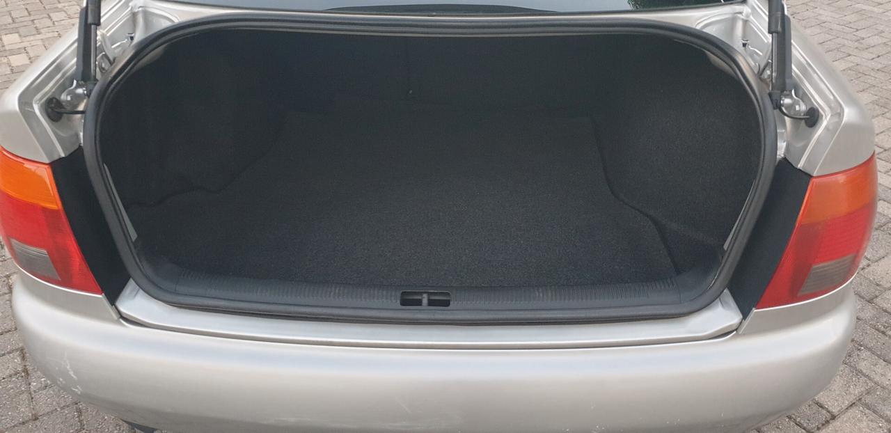 Audi A4 1.8 cat