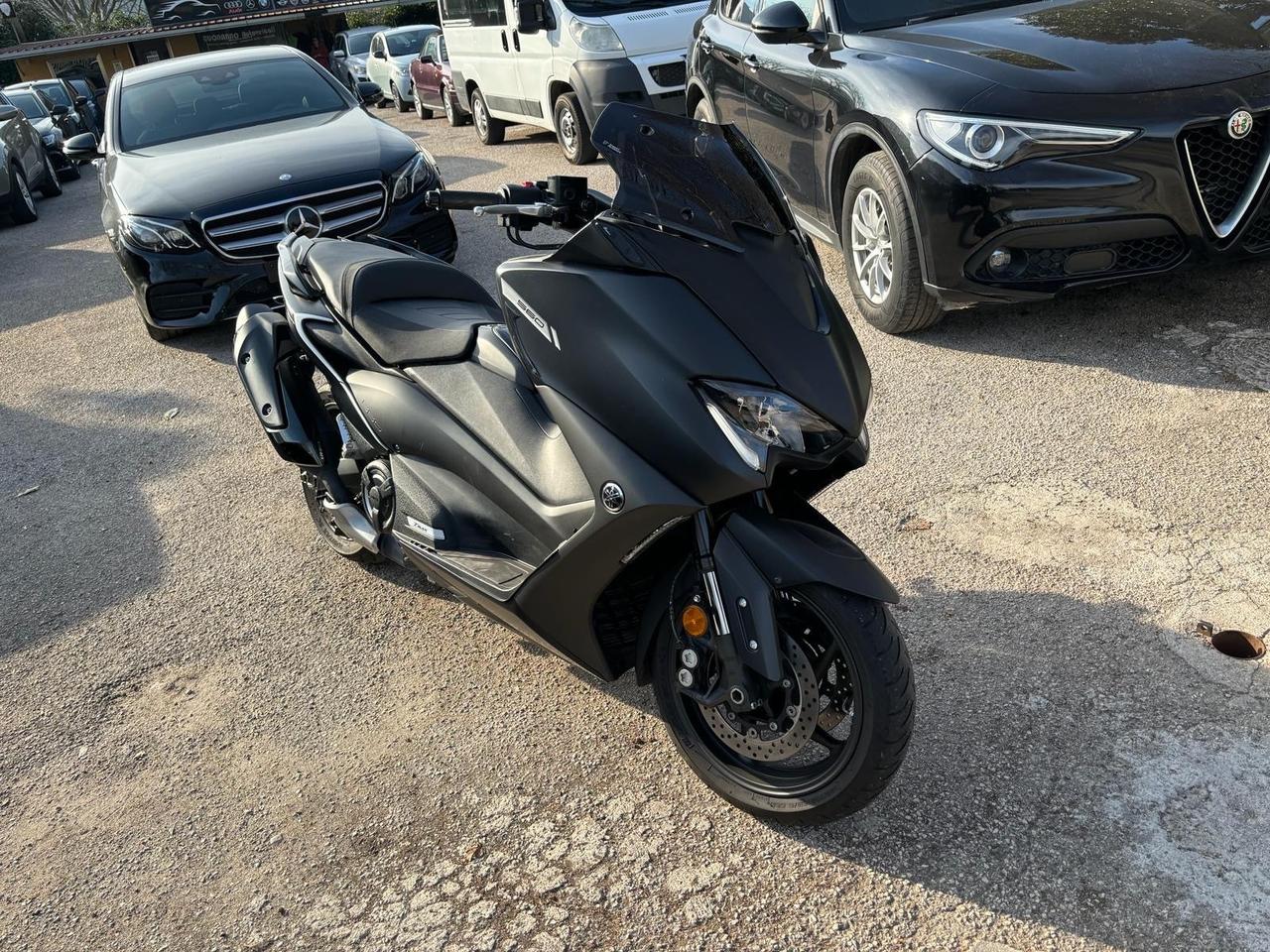 YAMAHA T-MAX 560