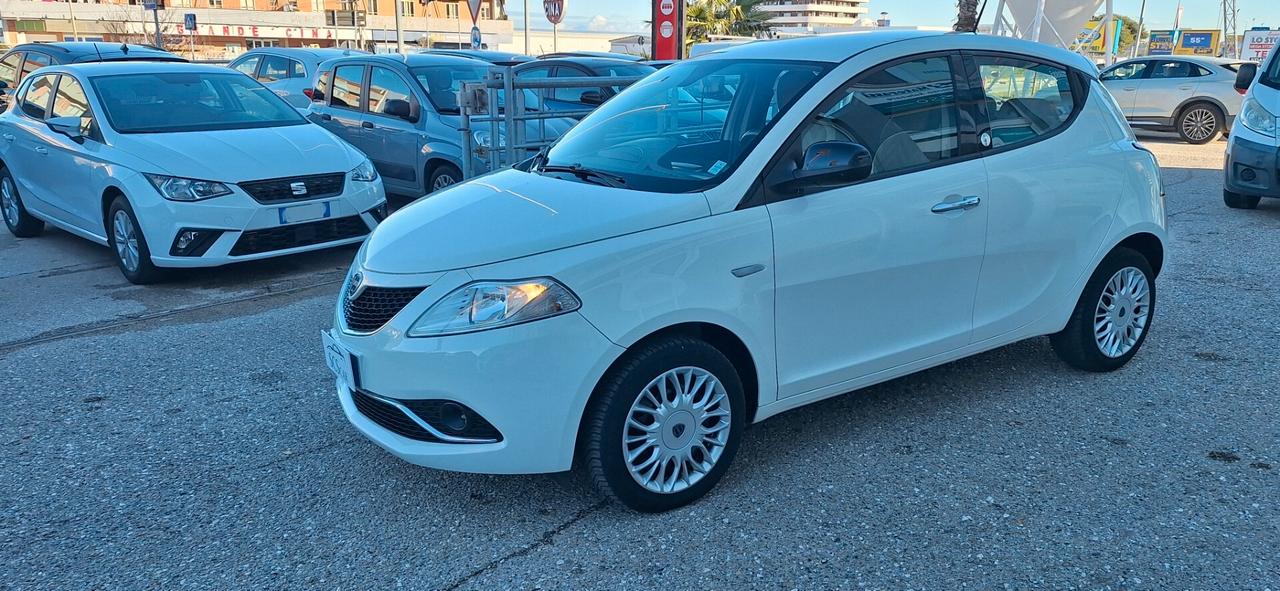 Lancia Ypsilon 1.2 69 CV 5 porte GPL Ecochic Silver