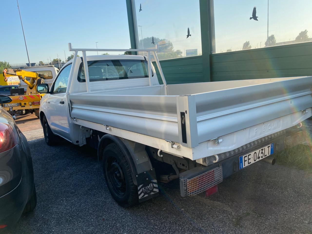 Toyota Hilux 2.5 D-4D 2WD Cassonato....