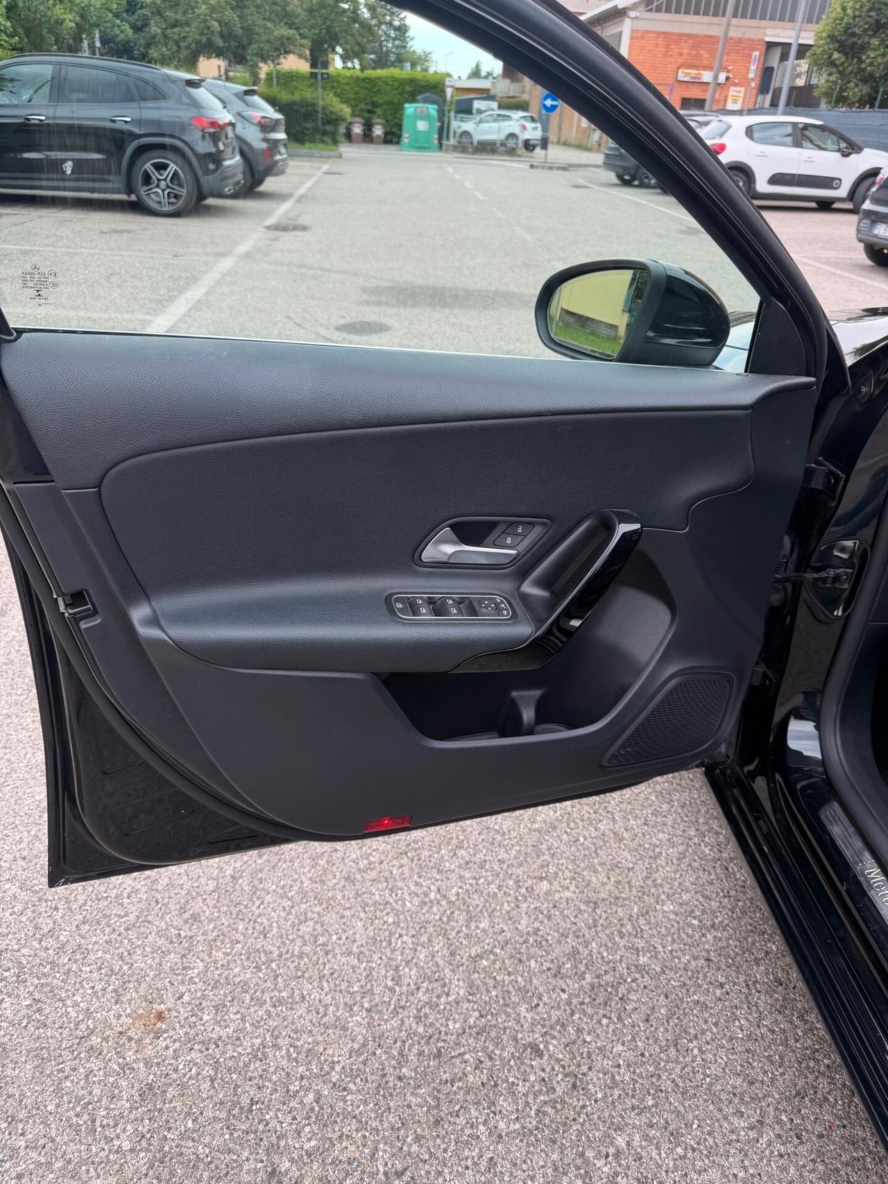 Mercedes-Benz A 180 1.5 Sport - AUT. - NAV. - 12 MESI DI GARANZIA -