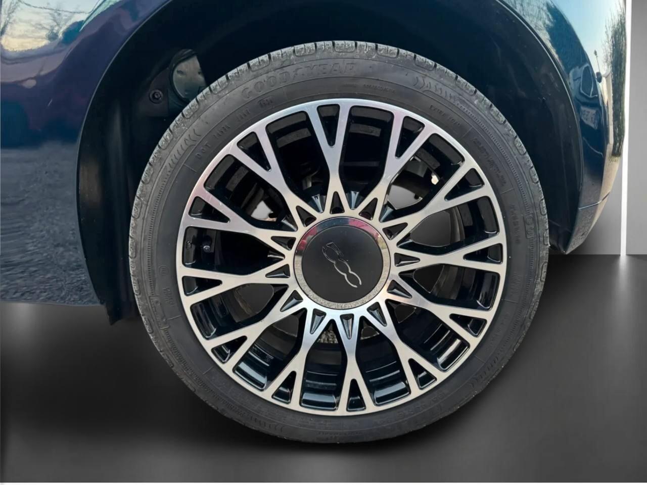 Fiat 500 C 1.0 Hybrid Dolcevita 09/2024