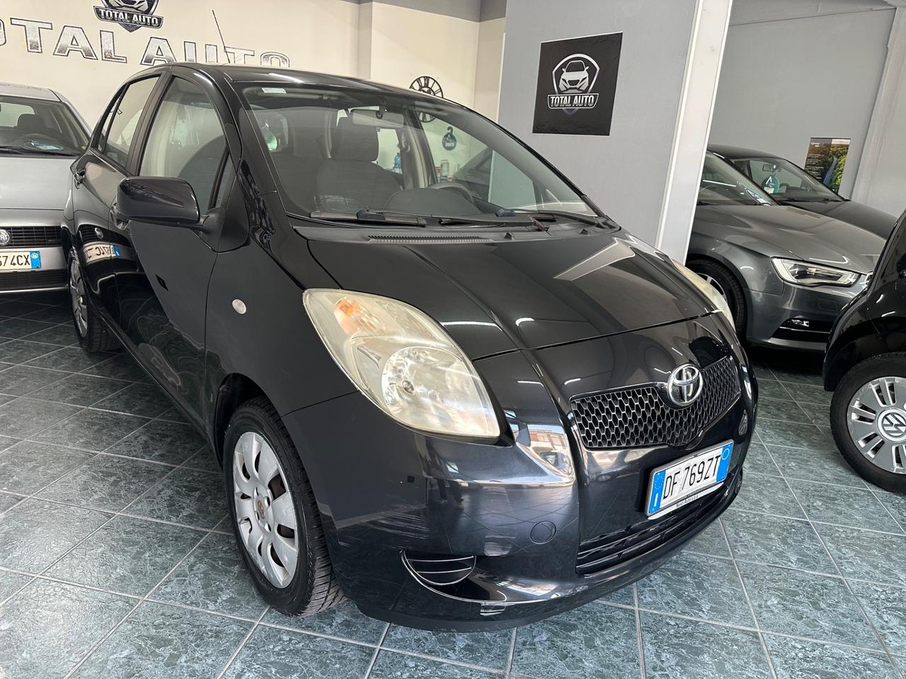 Toyota Yaris 1.0 5 porte Sol