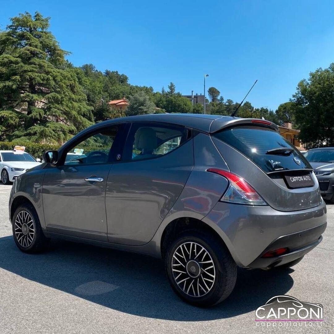 Lancia Ypsilon 0.9 - OK NEOPATENTATI