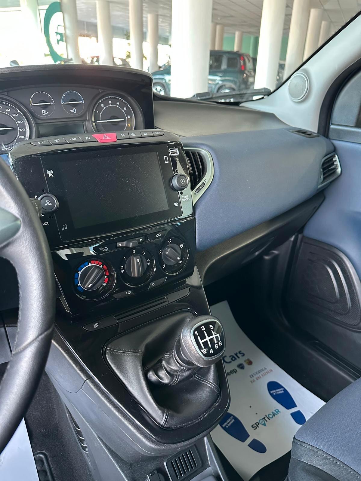 Lancia Ypsilon 1.0 FireFly 5 porte S&S Hybrid Platino