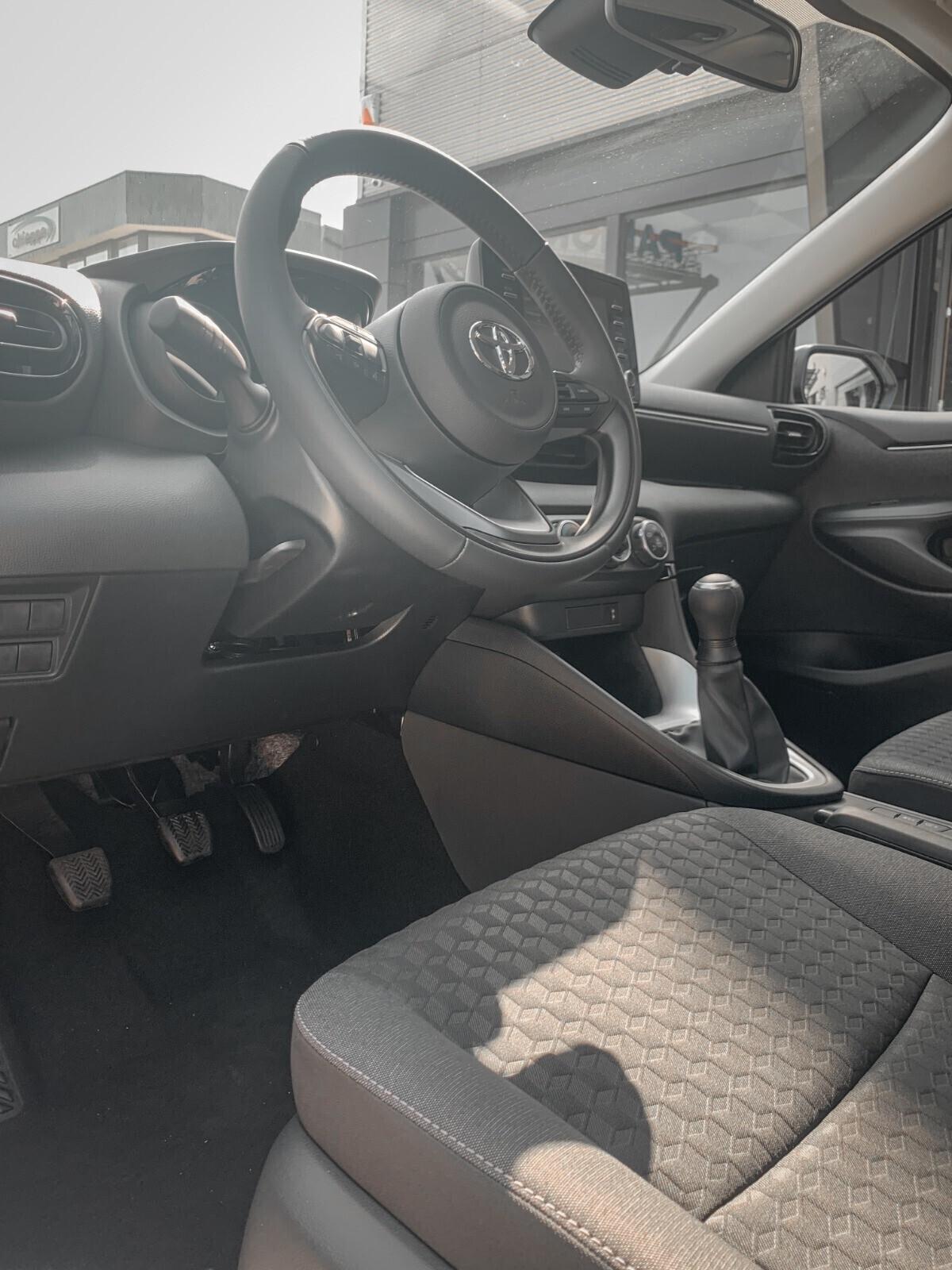 PRONTA CONSEGNA!! Toyota Yaris 1.5 FULL-Hybrid 5 porte AUTOMATICA