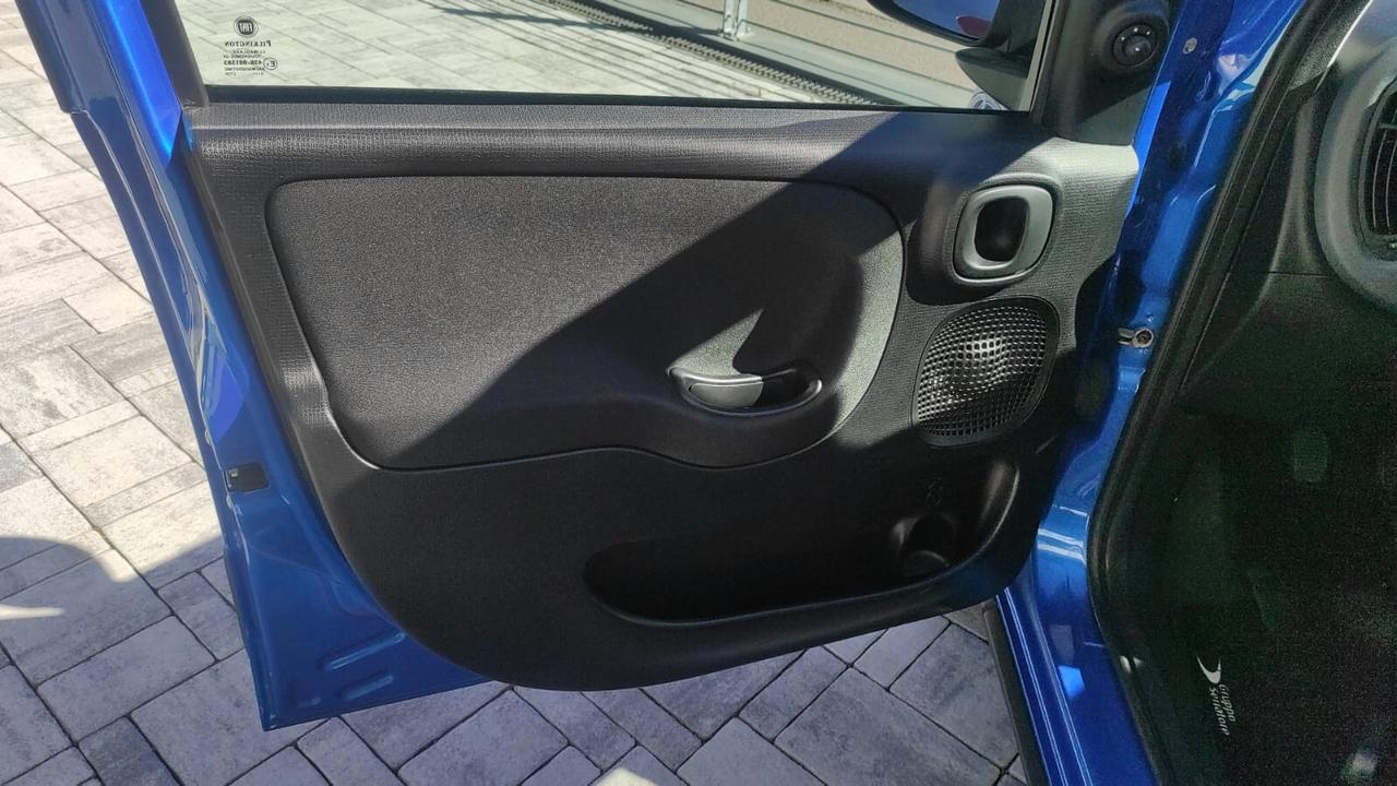 FIAT PANDA CITY CROSS 1.0 IBRIDA 70CV BLU ITALIA