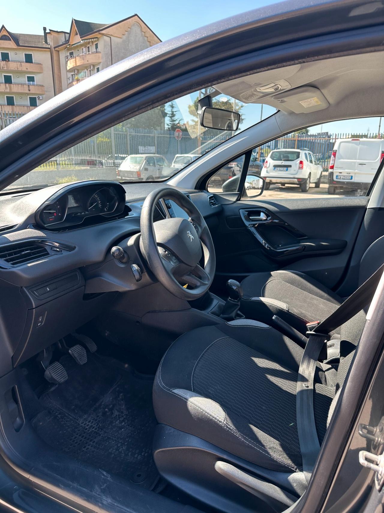 Peugeot 208 1.6 75Cv
