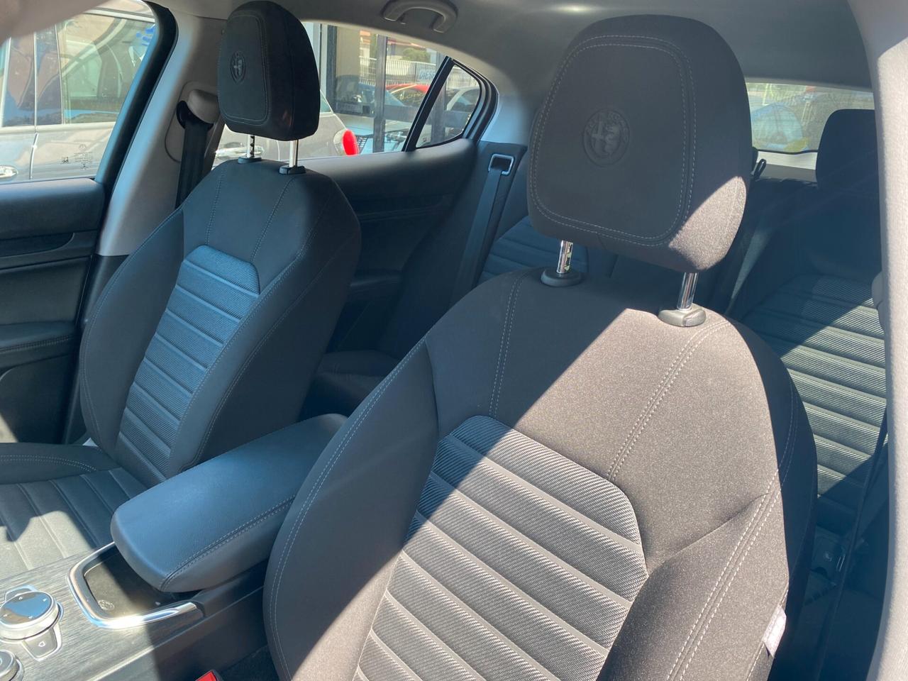 Alfa Romeo Stelvio 2.2 T-diesel AT8 Q4 190cv Business