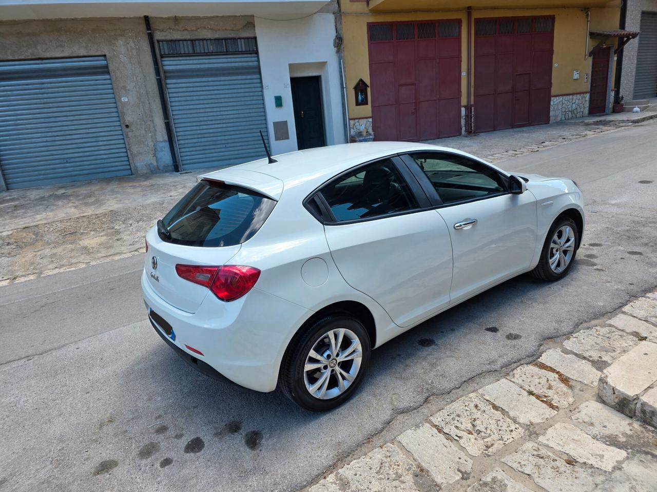 Alfa Romeo Giulietta 1.6 JTDm-2 120 CV Distinctive