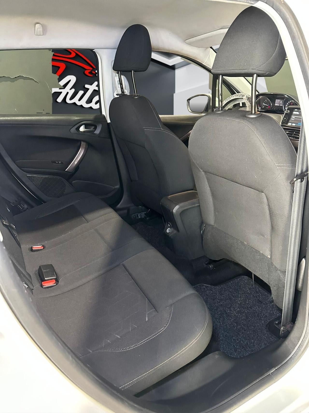Peugeot 2008 1.6 HDi 92 CV Urban Cross