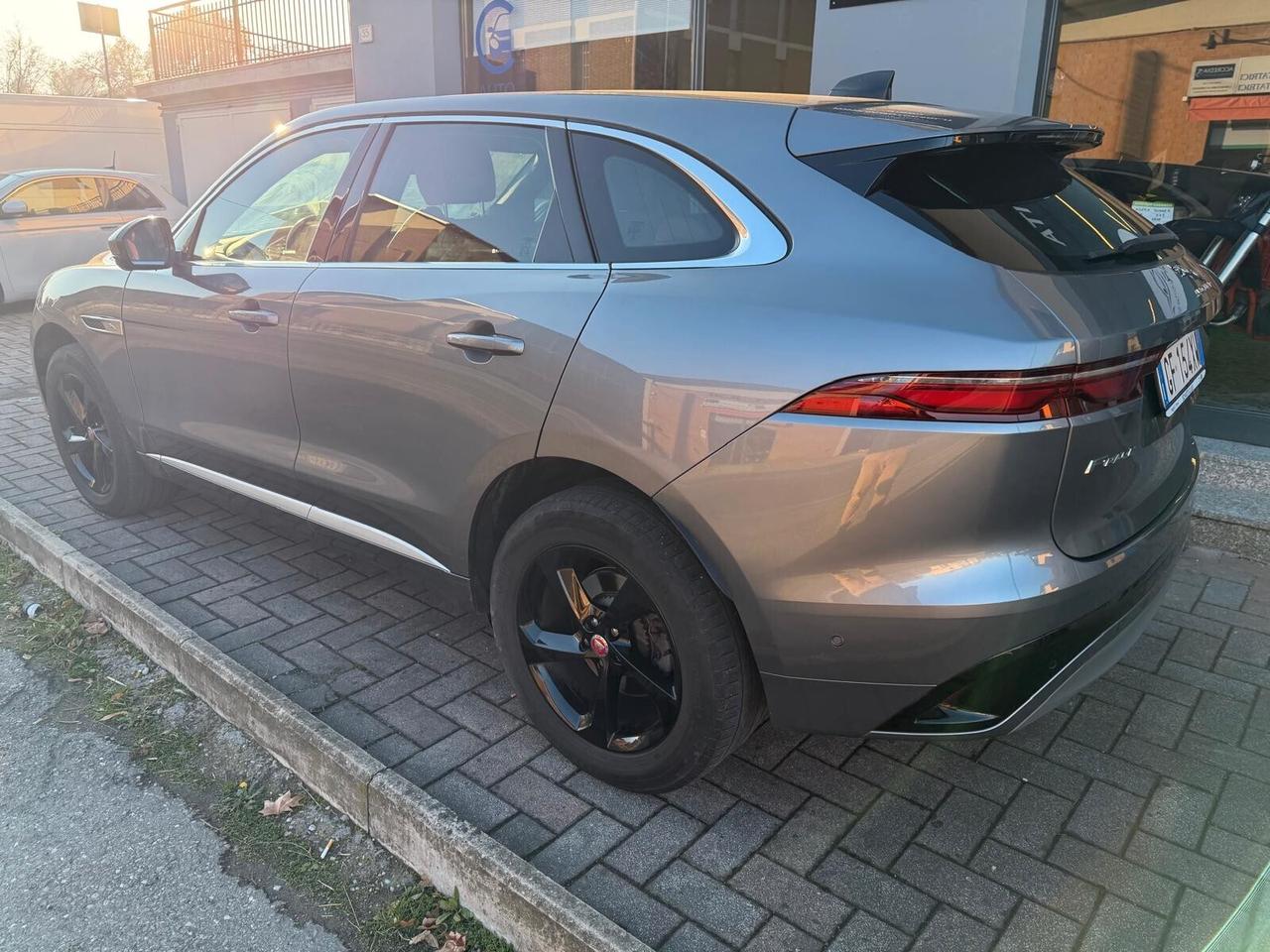 Jaguar F-Pace 2.0 D 163 CV AWD AUT. R-DYNAMIC SE