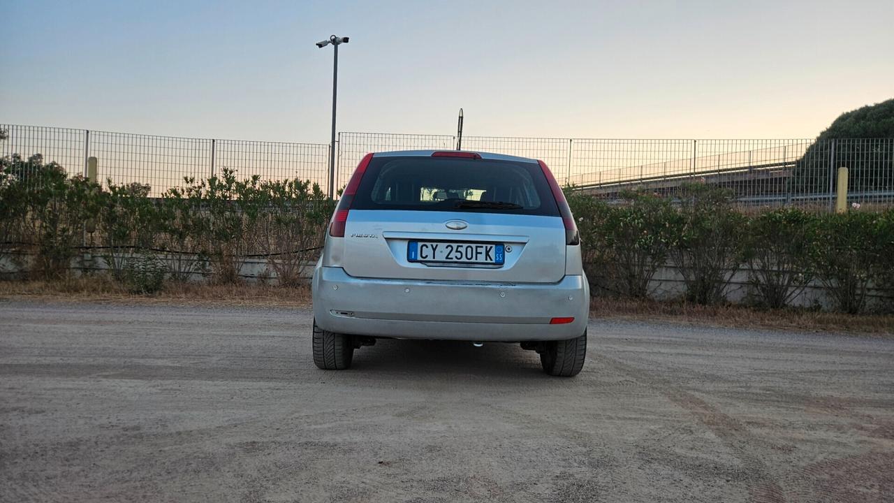 Ford Fiesta 1.2 16V 5P Ghia