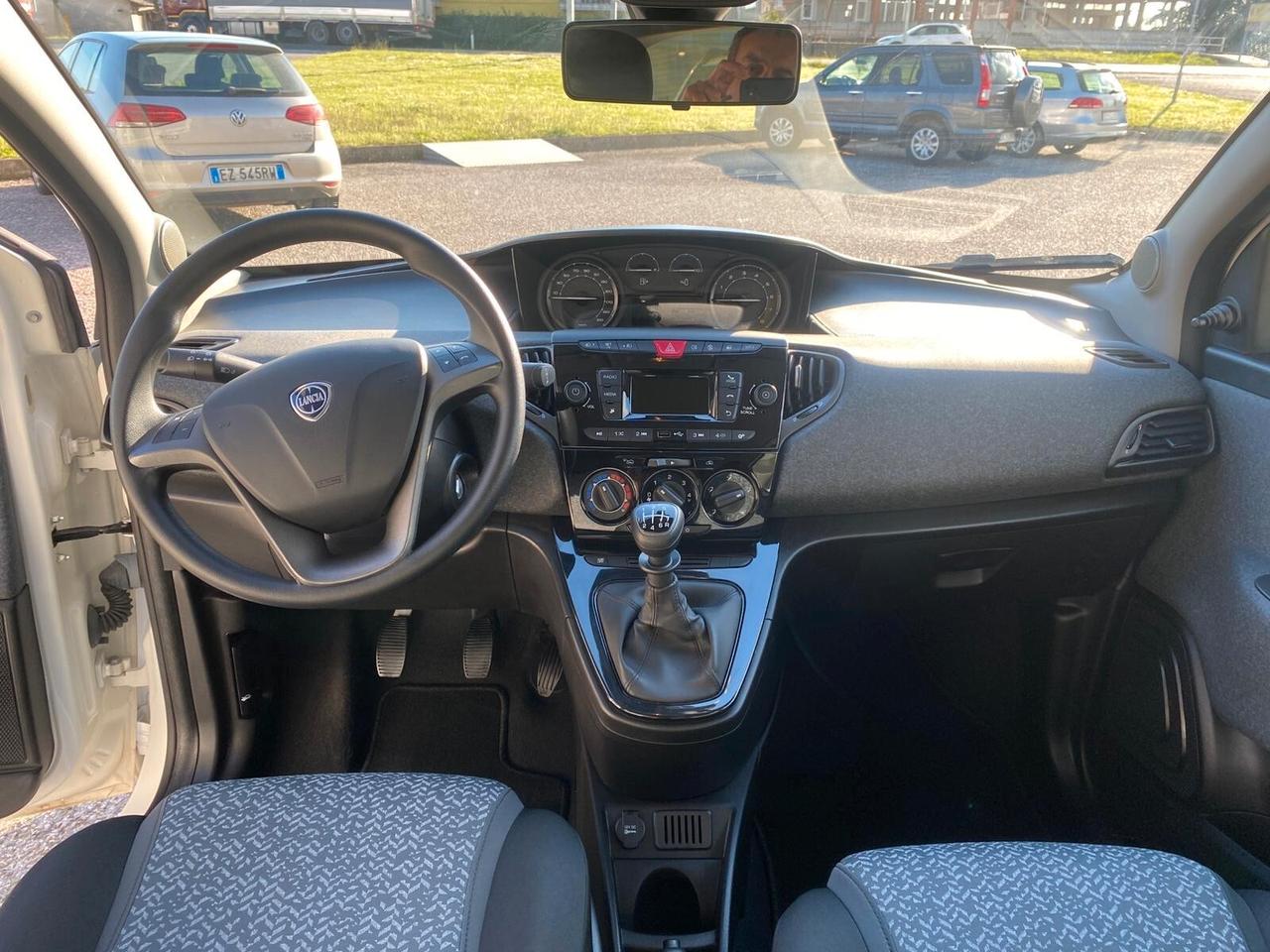 Lancia Ypsilon 1.0 FireFly 5 porte S&S Hybrid Gold