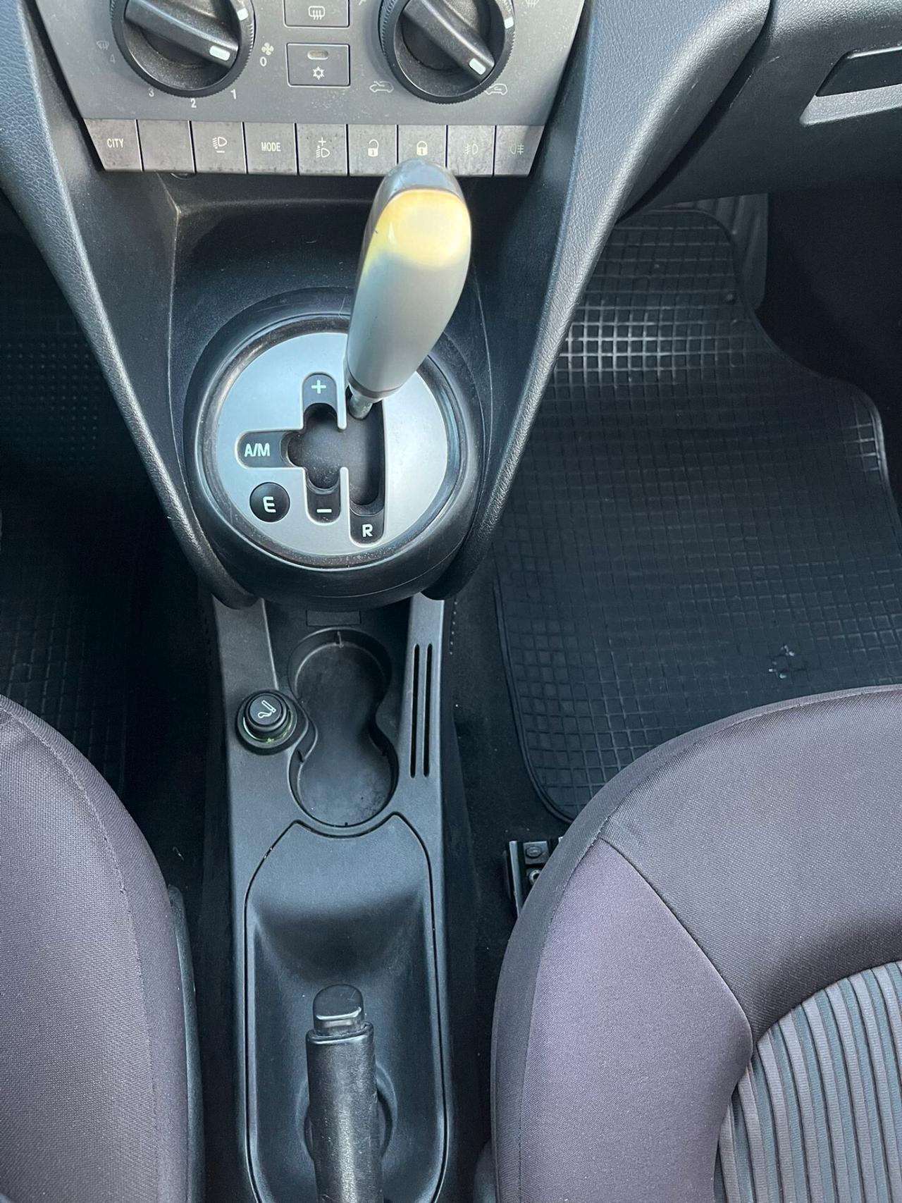 Lancia Ypsilon 1.3 MJT Versus automatica