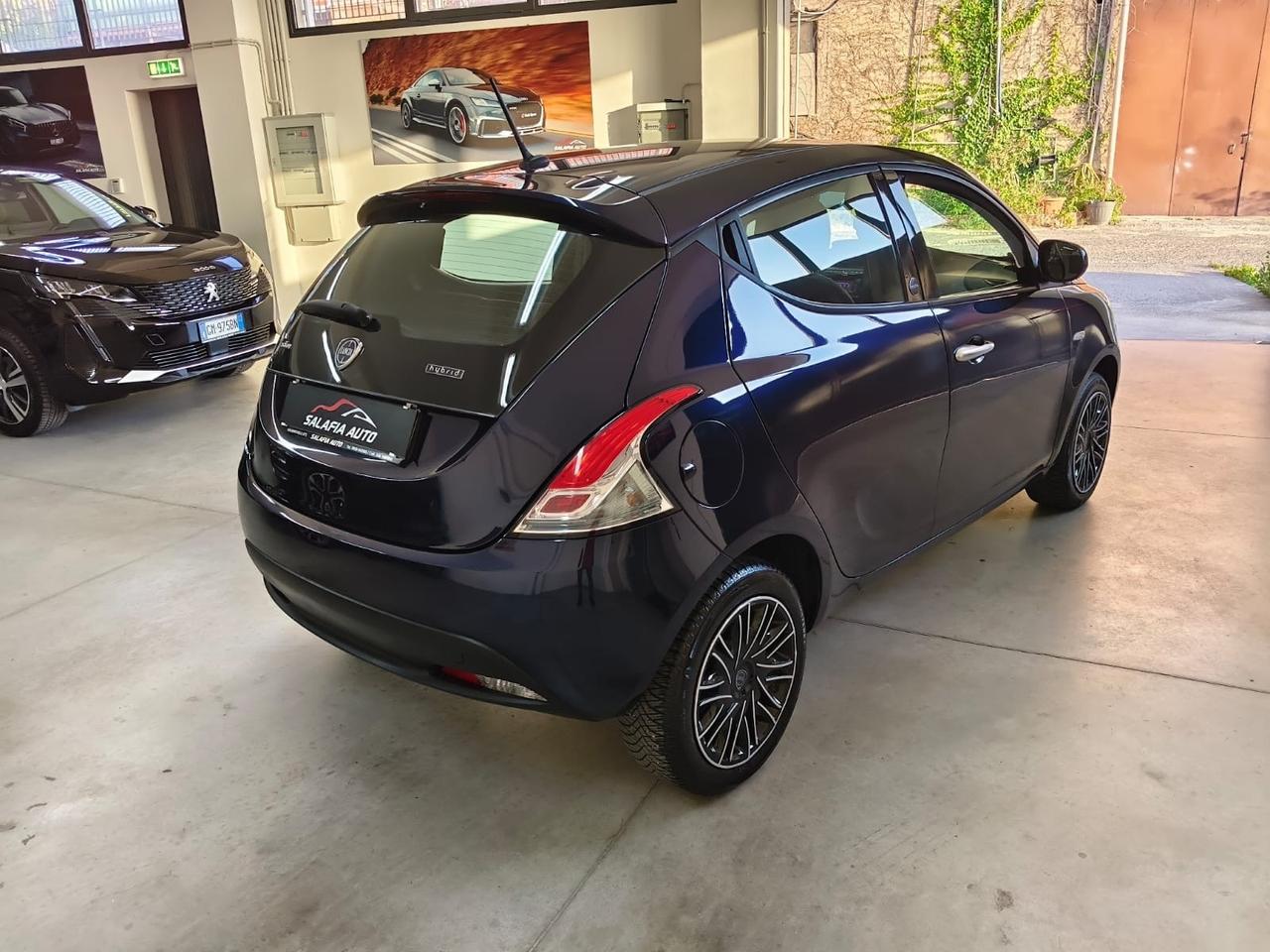 Lancia Ypsilon 1.0 FireFly 5 porte S&S Hybrid Ecochic Silver