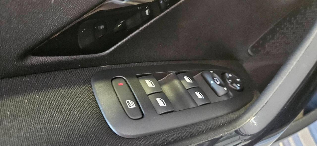 Peugeot 208 PureTech 82cv 5 porte Allure-Navi- Chromo-4 Vetri elett.-Sensori parch