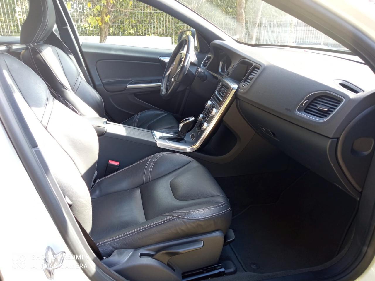 VOLVO V60 D6 Twin Engine Geartronic Momentum