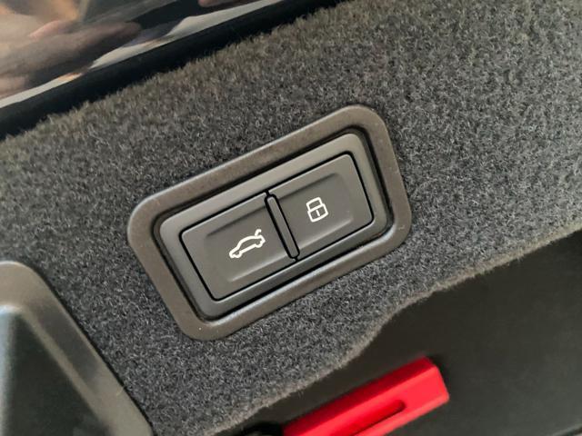 AUDI A8 50 TDI 3.0 quattro tiptronic S line.
