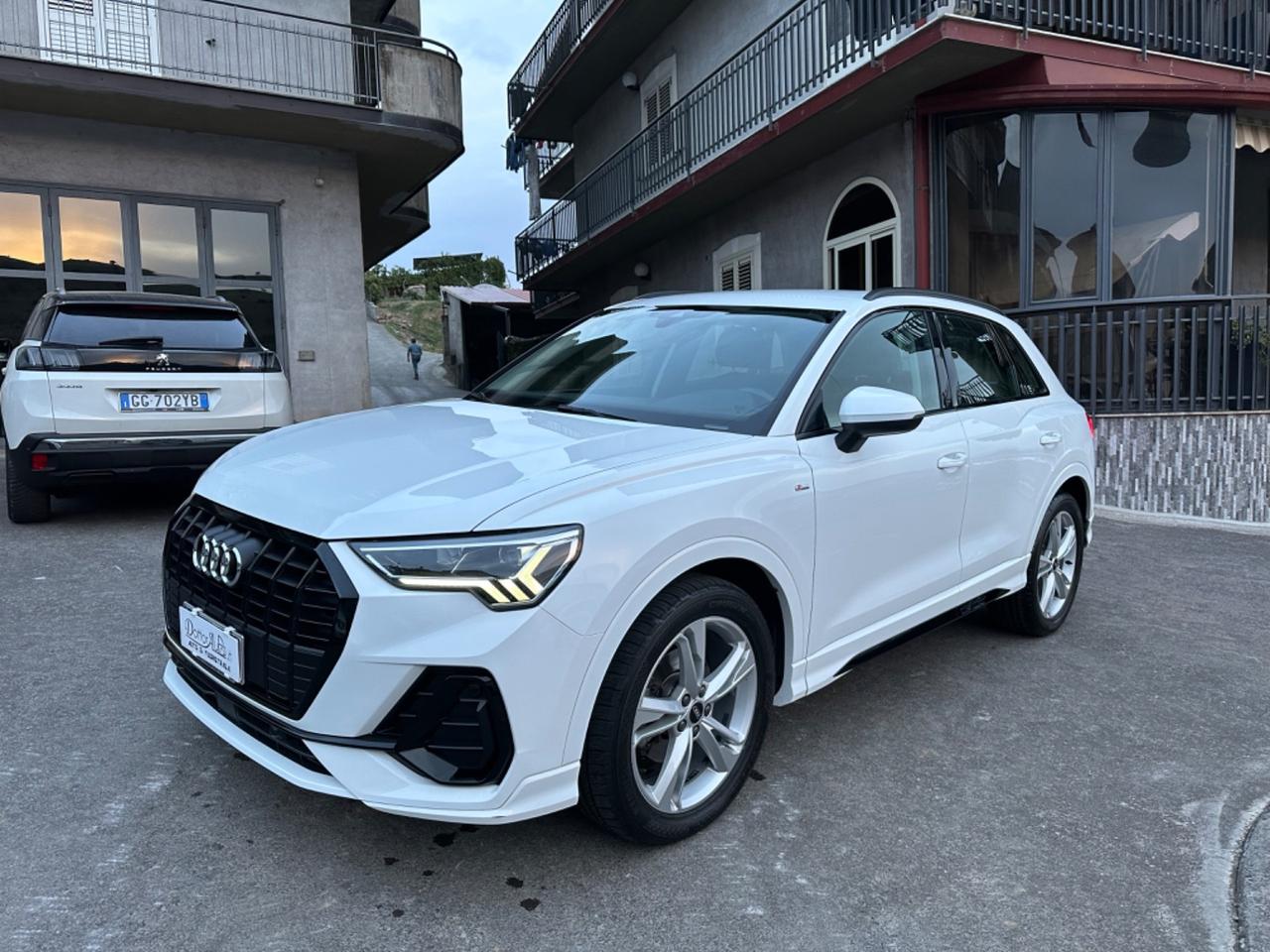 Audi Q3 35 TDI S tronic Business