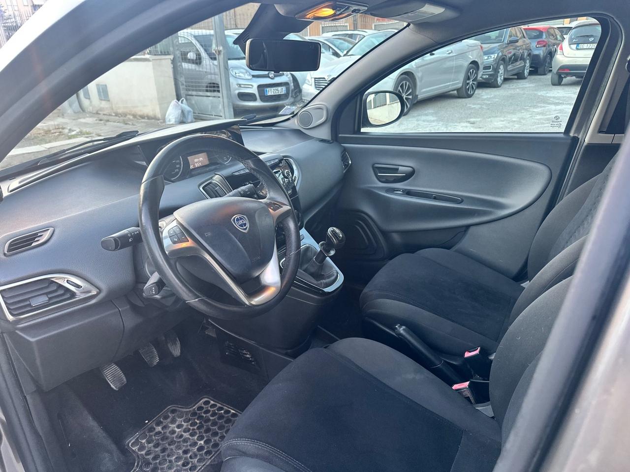 Lancia Ypsilon 1.2 69 CV 5 porte Gold