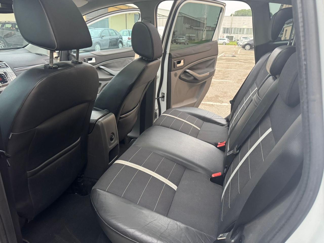 Ford Kuga 2.0 TDCI 140 CV 4WD Titanium