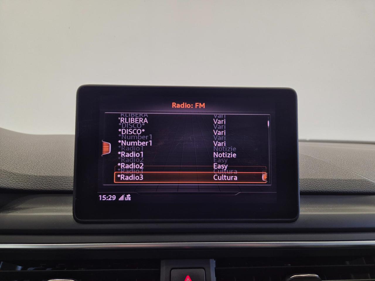 Audi A4 Avant 30 2.0 tdi Business 122cv s-tronic - NEOPATENTATI - Cruise/Lim - Sens. Park.