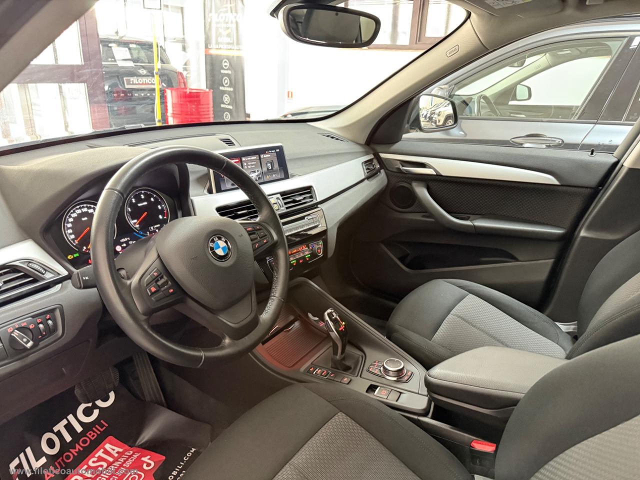 BMW X1 xDrive20d Business Advantage TETTO PANORAMICO - LED