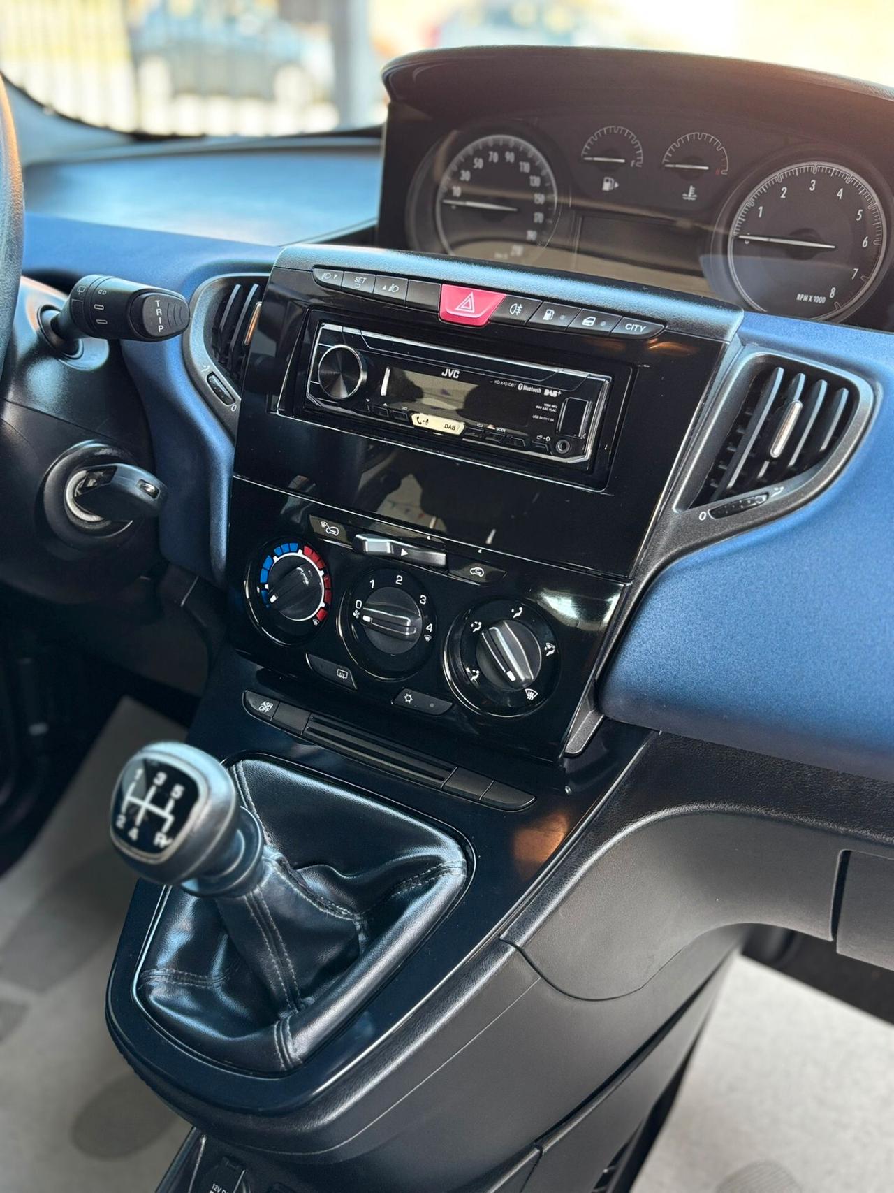 Lancia Ypsilon 1.2 69 CV 5 porte GPL Ecochic Silver