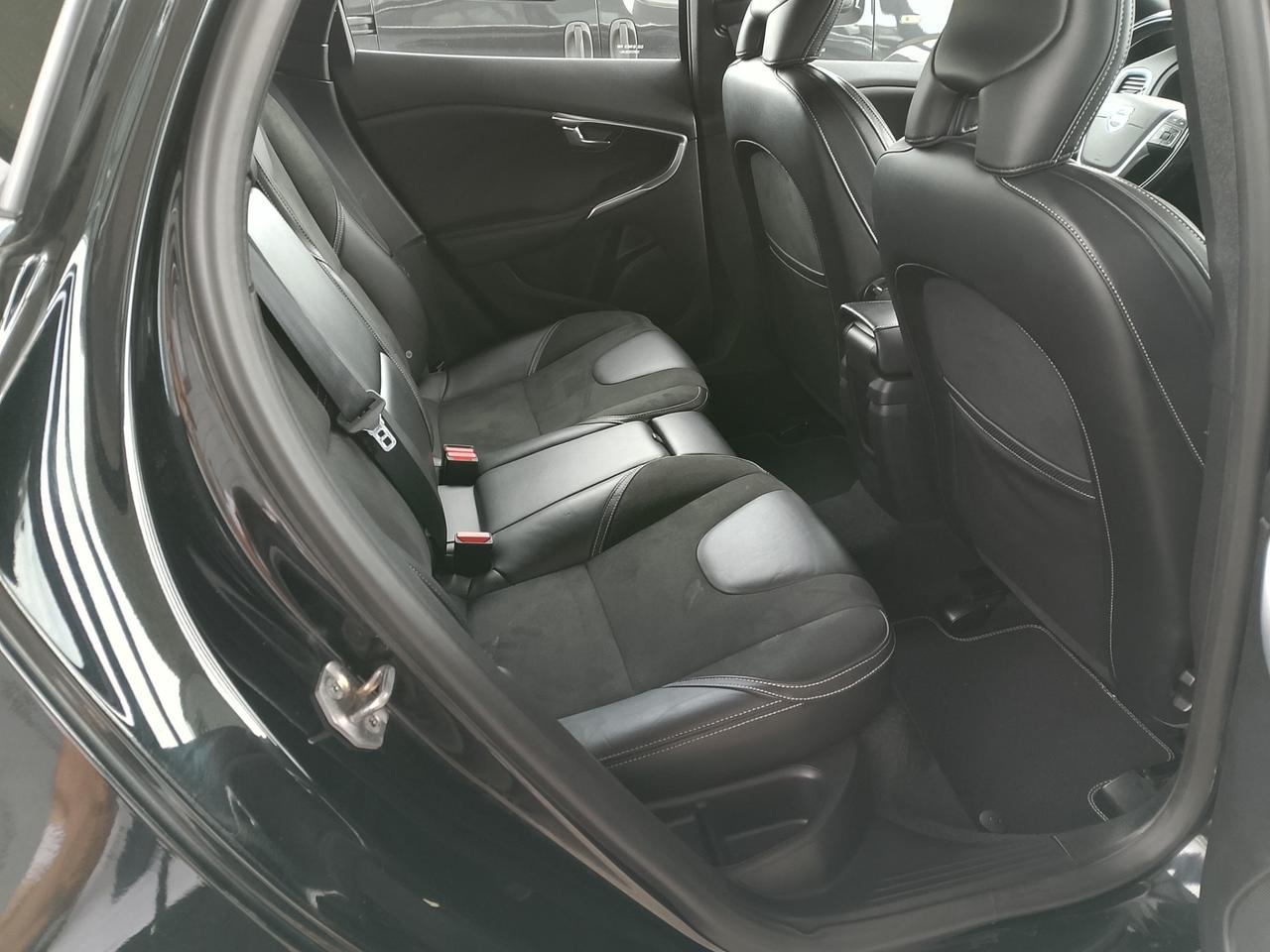 Volvo V40 D2 1.6 Powershift R-design Kinetic