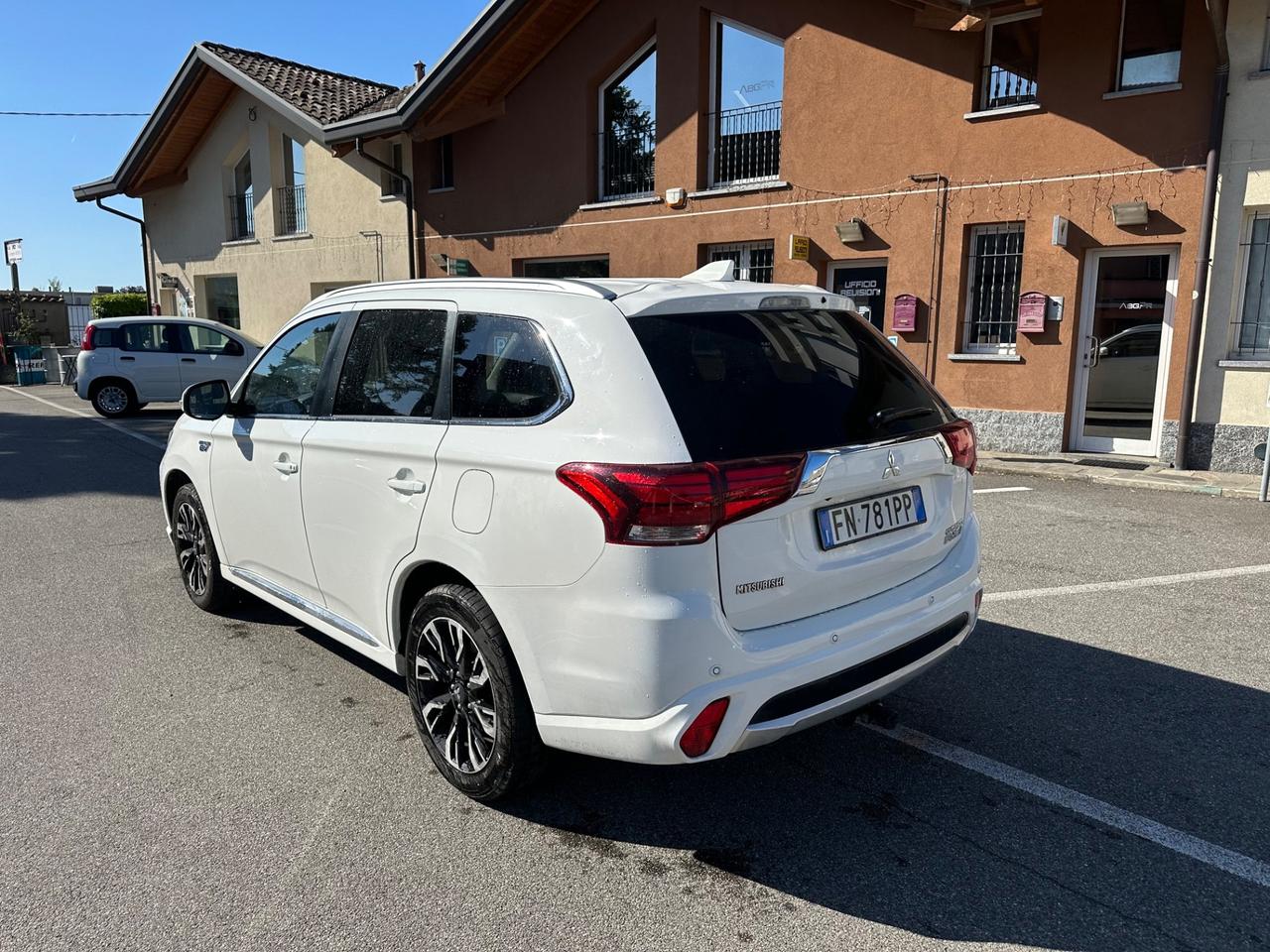 Mitsubishi Outlander 2.0 4WD PHEV gancio traino
