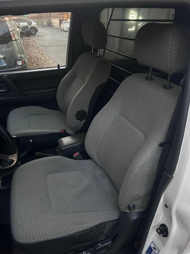 Mitsubishi Pajero iscirtto ASI con gancio traino