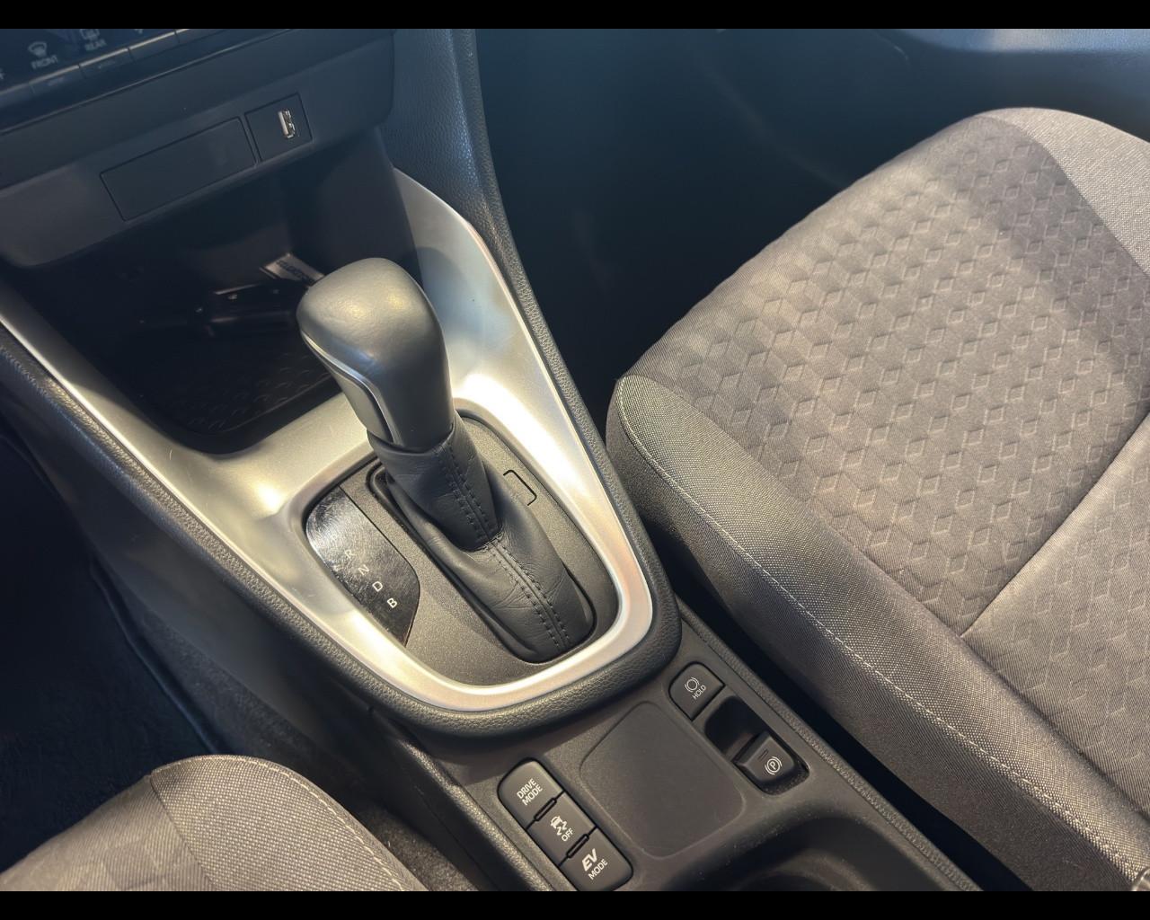 TOYOTA Yaris 4ª serie - Yaris 1.5 Hybrid 5 porte Business