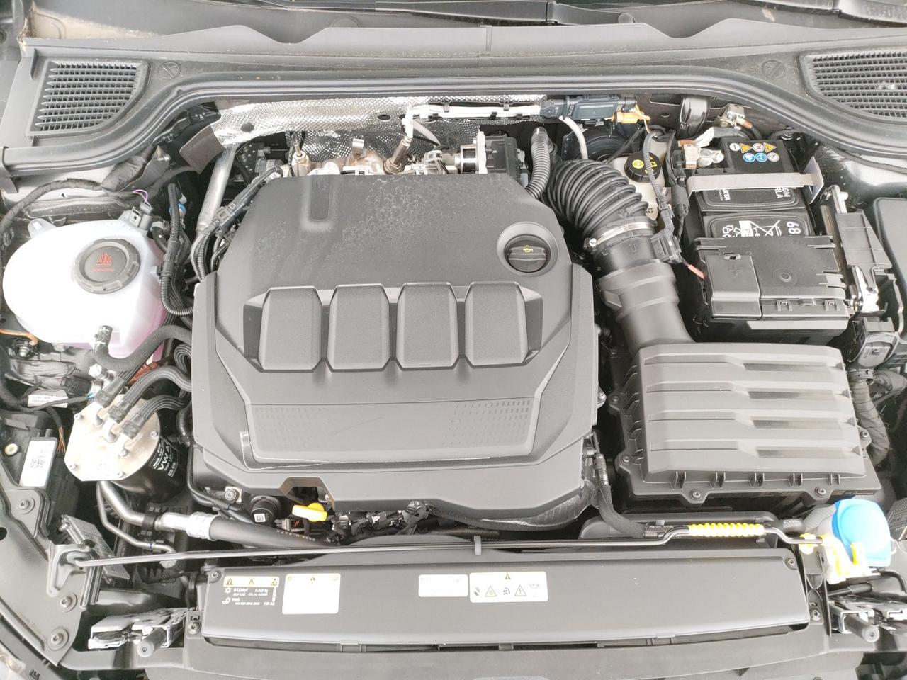 Volkswagen Golf 2.0 tdi r-line plus 150cv dsg