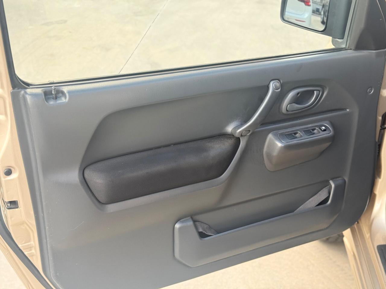 Suzuki Jimny 1.5D 4WD CLIMA-GANCIO TRAINO-DISTR. NUOVA