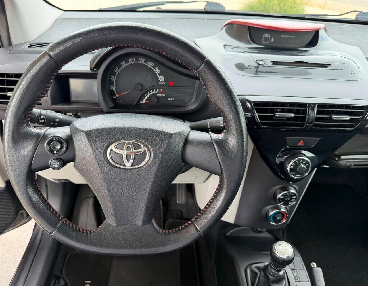 Toyota iQ 1.0 Lounge
