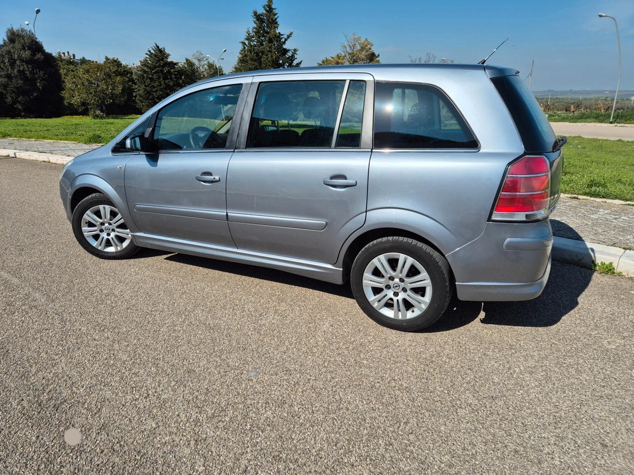 Opel Zafira 1.6 metano 7 posti 2010