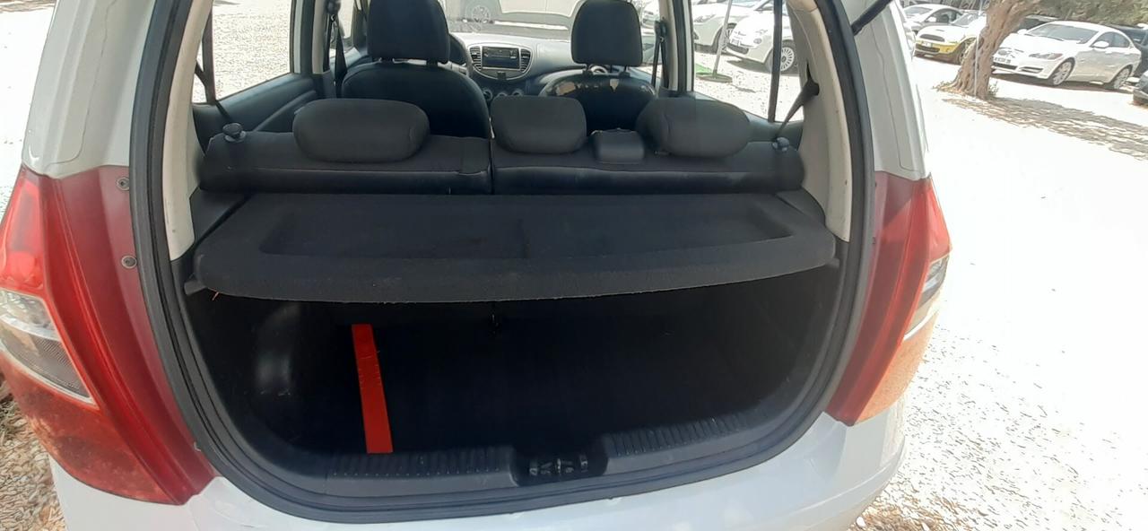 Hyundai i10 2011 - 1.1 benzina Lb automobili