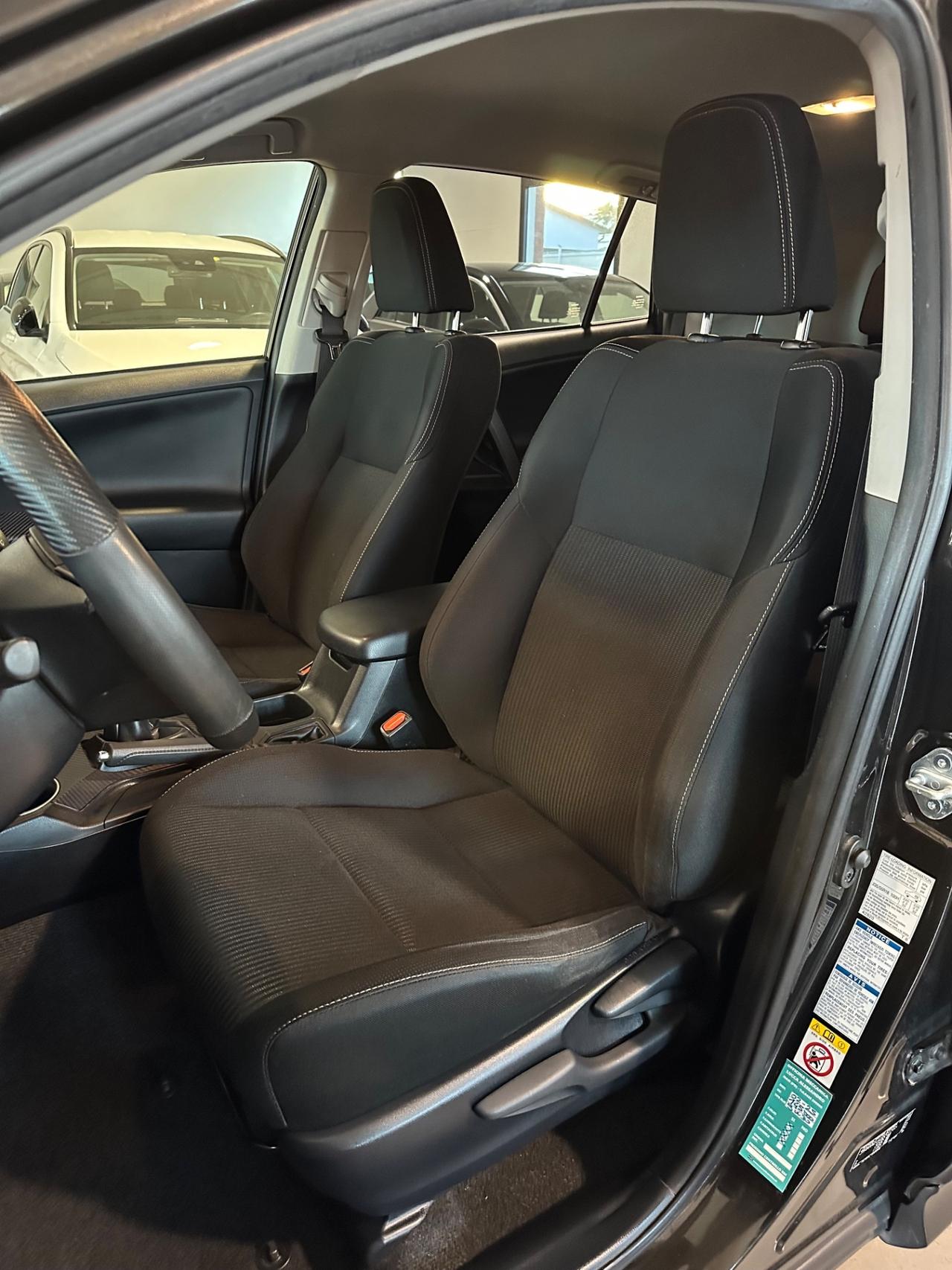 Toyota RAV 4 RAV4 2.0 D-4D 4WD Lounge White Ed.