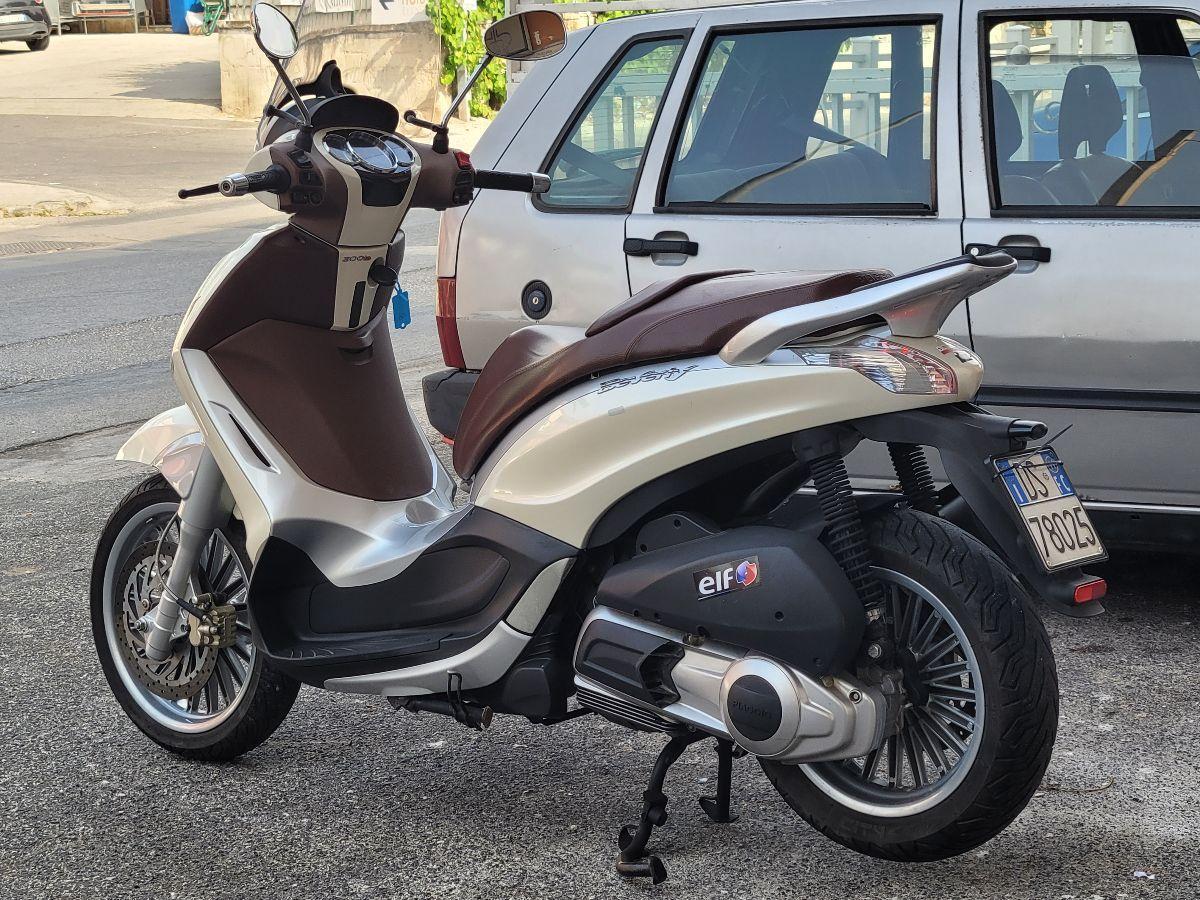 Piaggio - Beverly 300 - i.e.